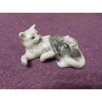 Фарфоровая статуэтка "Кот и мышь"