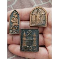 Три тяжёлых значка Рига