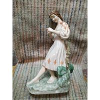 Статуэтка гадание на ромашке, очень редкая, ранняя.