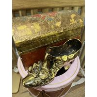 Фарфоровый башмачок