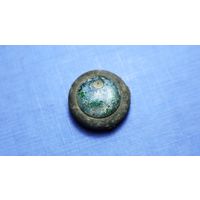 Пуговица с камнем