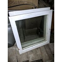 Оконный блок деревянный (67 х 70 см)