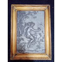 С рубля без мц.  "Обнаженная и Амур" - гальванопластика. рама 18х17х2.5см. 1.4кг. похоже на начало 20-го века европа?