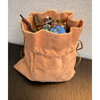 Большой сборный лот бижутерии в замшевом мешочке.