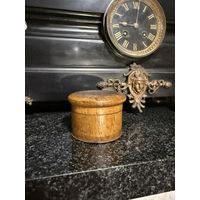 Старинная деревянная круглая шкатулка