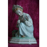 Статуэтка фарфоровая  " Малахитовая шкатулка "  50- е
