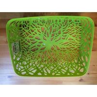 Корзина из качественного пластика, насыщенно салатового цвета. Высота 13 см, размер 37 на 29 см. Приобрела для себя, но не подошла по размеру.
