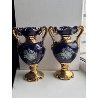 Ваза винтажная с фигурными ручками позолота