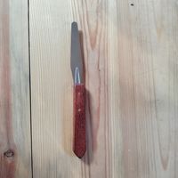 Шпатель металлический с деревянной ручкой