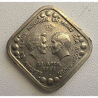 Нидерланды 5 центов, 1980 Беатрикс и Клаус - Королева и Принц Нидерландов  4-11-1