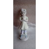 КОЛЛЕКЦИОННАЯ ФАРФОРОВАЯ СТАТУЭТКА ДЕВОЧКА МОЛИТСЯ ГЕРМАНИЯ ОРИГИНАЛ  .  Распродажа Коллекции !!! . Экспресс  Аукцион не с рубля без МПЦ и прочего 3 ДНЯ  .Много лотов в продаже .