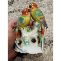 Красивая фарфоровая статуэтка,попугаи,с рубля