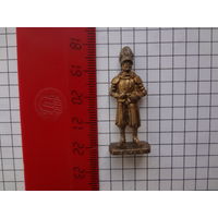 Солдатик в шлеме.