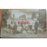 1920-е Открыточный формат межвоенная Польша западная Беларусь девушки национальный костюм фольварк типаж ретро студийное фото