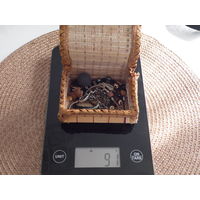 Шкатулка с содержимым.