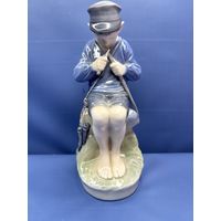 Фарфоровая фигура "Мальчик на камне с палкой и ножиком в руках". Дания, г. Копенгаген, Royal Copenhagen