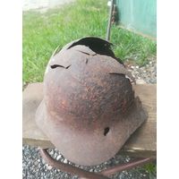 Военный стальной шлем на запчасти или под восстановление.
