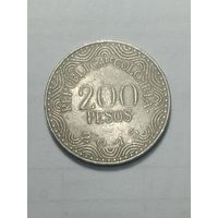 Колумбия 200 песо 2015 года .
