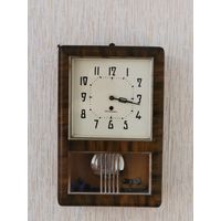 Часы  настенные Янтарь.  На ходу.