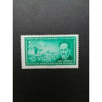 ГДР 1955 Марка из серии "Деятели немецкого рабочего движения" (чистая*, есть след от наклейки) Mi.472 каталог 0.40 евро