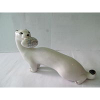 Статуэтка ласка с яйцом лфз.