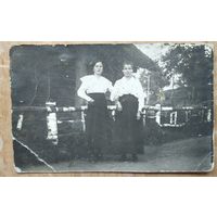 Фото двух женщин. Юковичи. Воложинский р-н. 1930-е. 7х11 см.