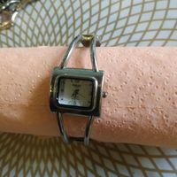 Часы наручные с браслетом OMAX ,   тикают. Состояние на скане.