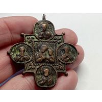 Большой нательный крест - иконка Божья матерь со святыми.Медь? Предположительно 17-18 век.С рубля