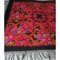 Шикарный Павлопосадский платок 100 % шерсти, нежной тонкой текстуры, большого размера160см на 160см.