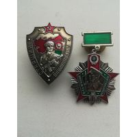 Два пограничных знака.