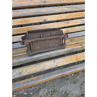 Старинная чугунная форма для изготовления кирпичей (?)
