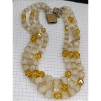 Винтажные бусы из сатинового стекла. Чехословакия.
