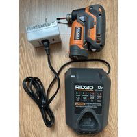 Шуруповерт Ridgid R8224 12V Li-Ion 1/4" Зарядное