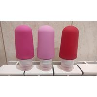 Силиконовые дозаторы для путешествий или спорта. Для шампуня, бальзама и геля для душа, например. Пользовалась пару раз, вполне удобные. Распродаю излишек.