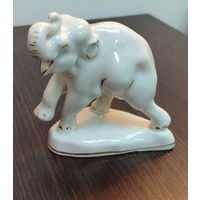 Винтажная фарфоровая статуэтка слон , произведена в СССР Гродненским фарфоровым заводом , фарфор с элементами золочения