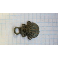 Старинная застежка на плащ .