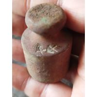 Старинная весовая гирька 200 го,на клеймах