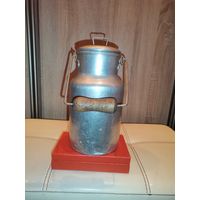 Алюминиевый бидон ёмкостью 1 литр, высота 25 см., не течёт.