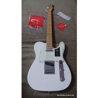 Fender Player Telecaster Maple Fingerboard Polar White.