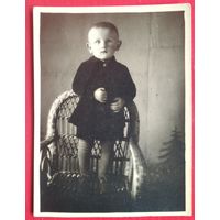 Фото мальчика. 1930-е. 8.5х11 см.