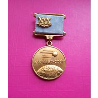 Знак ПЕРВЫЙ В МИРЕ ИСКУССТВЕННЫЙ СПУТНИК ЗЕМЛИ 4.10.57. ФЕДЕРАЦИЯ КОСМОНАВТИКИ СССР. КОСМОС. Тяжелый