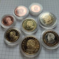 Набор монет евро в озноменование избрания папы Бенедикта 16 .Выпуск 2005 года Ватикан.