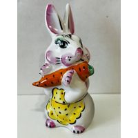 Статуэтка фарфоровая "Заяц с морковкой" ДФЗ  АУКЦИОН не с рубля без МПЦ.