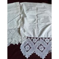 Подзор на кровать 190 см и две накидки на подушки с кружевом 20 см