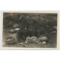 Солдаты Вермахта у входа в блиндаж