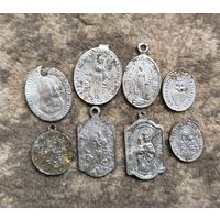 8 каталіцкіх мэдалікаў адным лотам