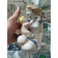 Материнство,(есть минииимини маленький скольчик глазури,на фото)