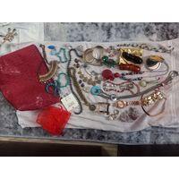 Украшения много в косметичке старт 25 руб