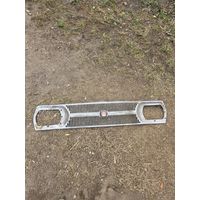 Решётка радиатора автомобиля Москвич АЗЛК, с эмблемой