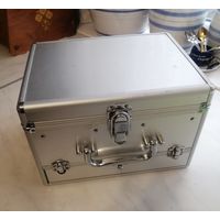 Чемоданчик для косметики б у